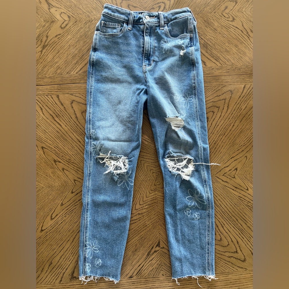 Hollister Ultra High-Rise Ripped Mom Jean